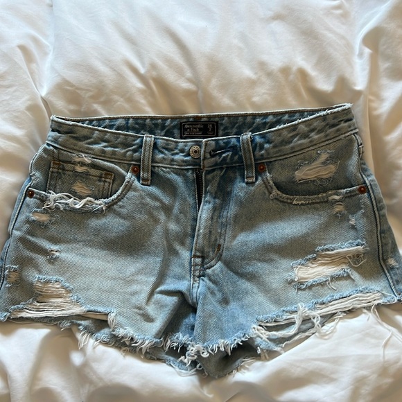 Abercrombie & Fitch Low rise short size 26 light wash - Picture 1 of 2